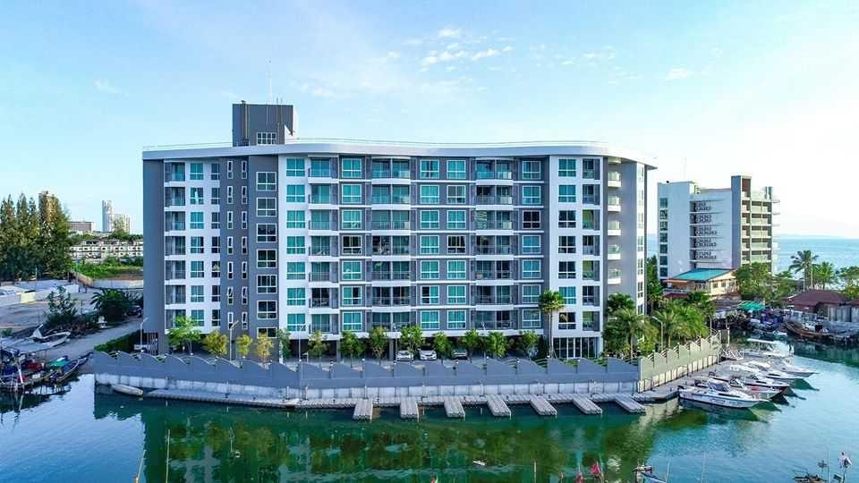 Exterior view of Whale Marina Condo building in Pattaya