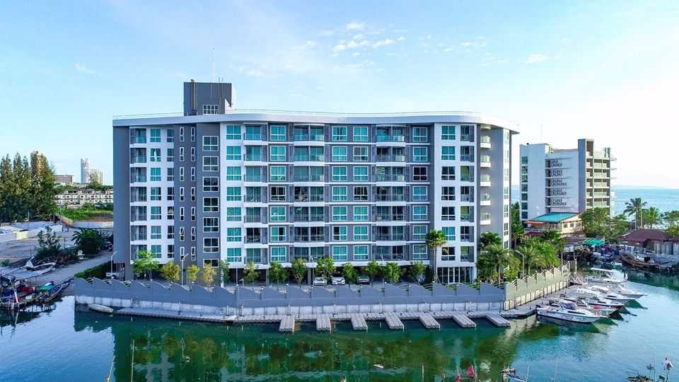 Exterior view of Whale Marina Condo building in Pattaya